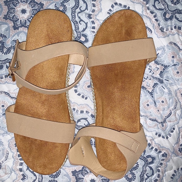 Sandals - Picture 2 of 6